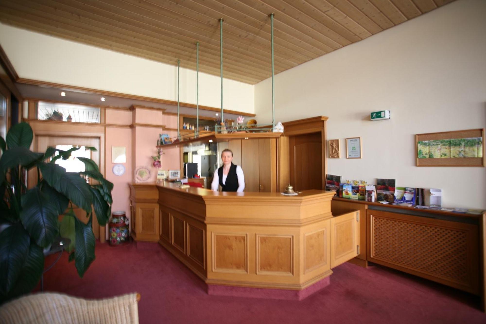 Hotel Linde Pfalz Silz  Bagian luar foto