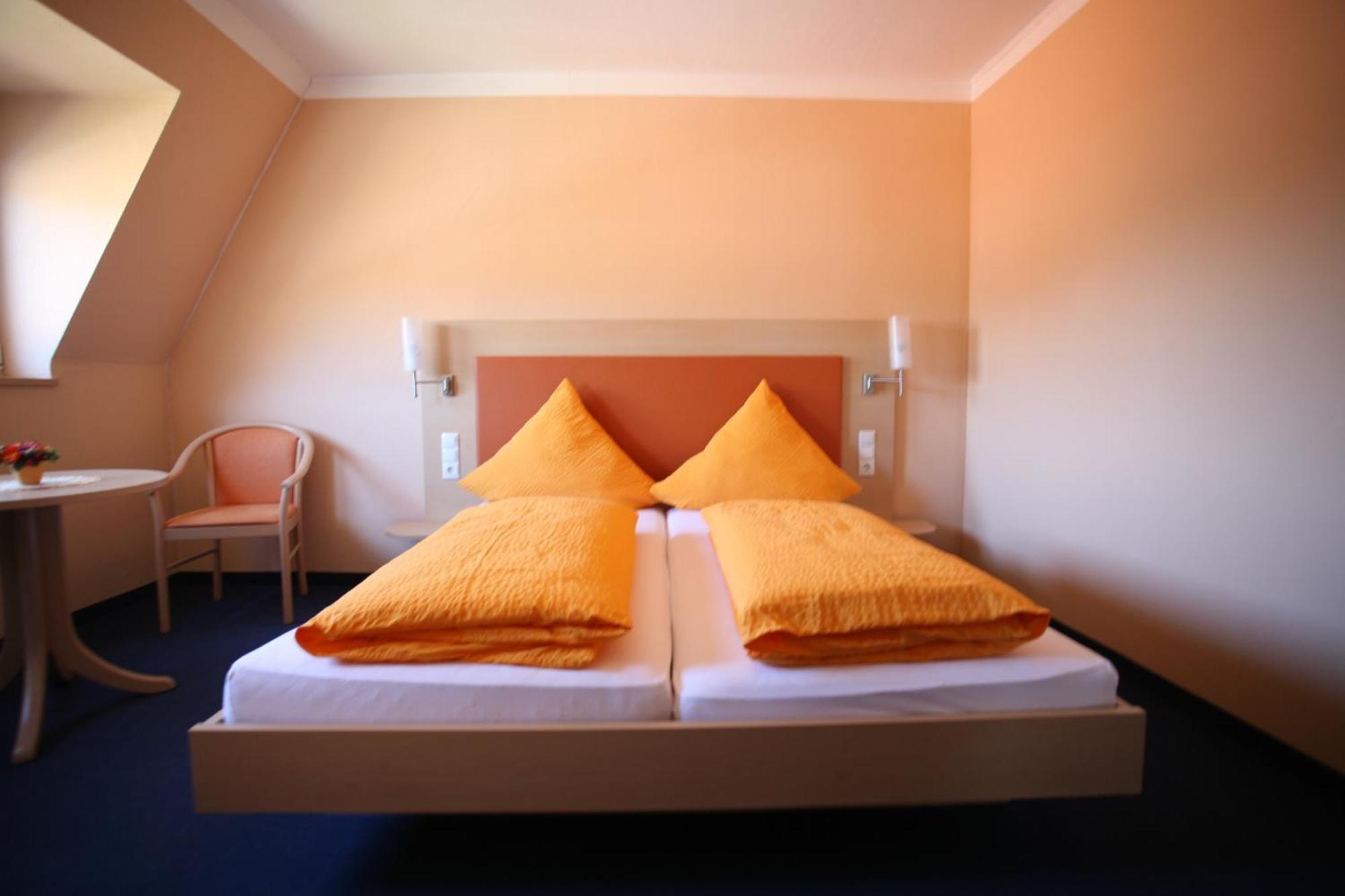 Hotel Linde Pfalz Silz  Bagian luar foto