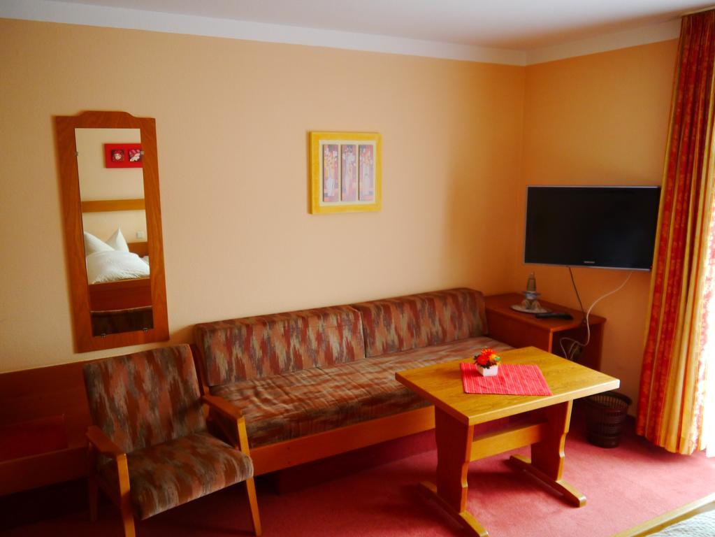 Hotel Linde Pfalz Silz  Bagian luar foto
