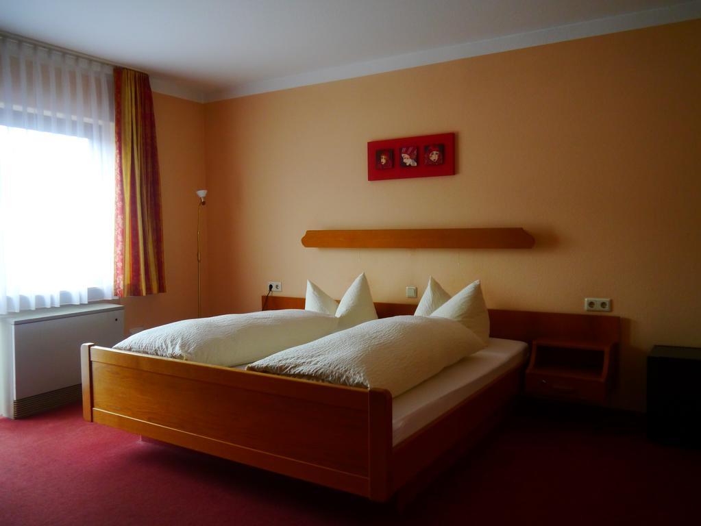 Hotel Linde Pfalz Silz  Bagian luar foto