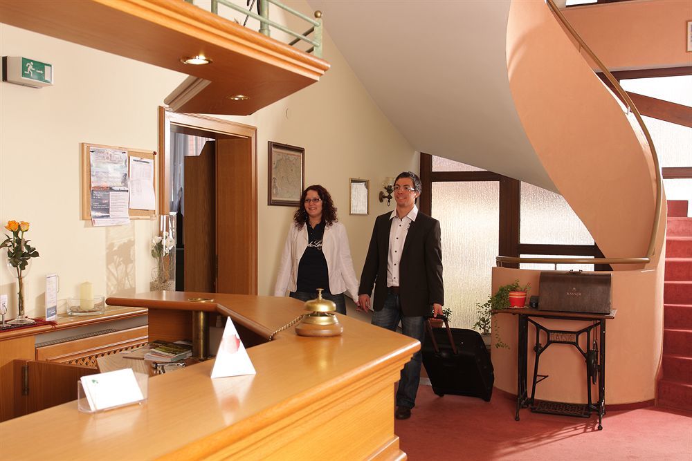 Hotel Linde Pfalz Silz  Bagian luar foto