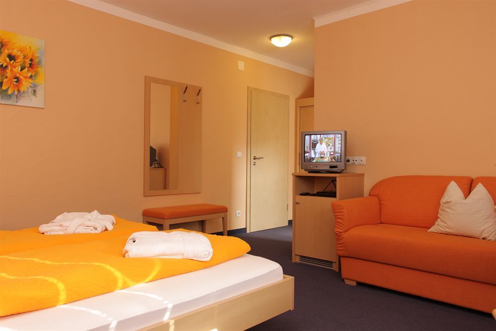 Hotel Linde Pfalz Silz  Bagian luar foto