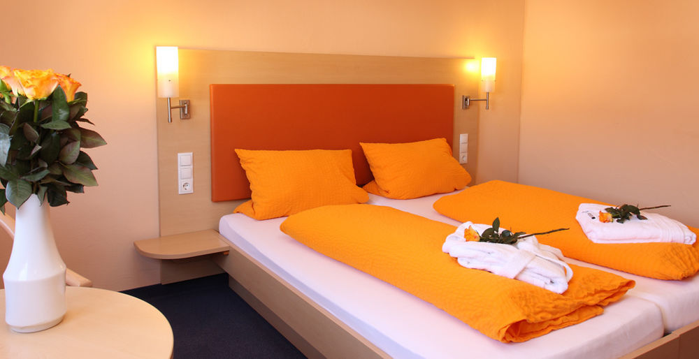 Hotel Linde Pfalz Silz  Bagian luar foto