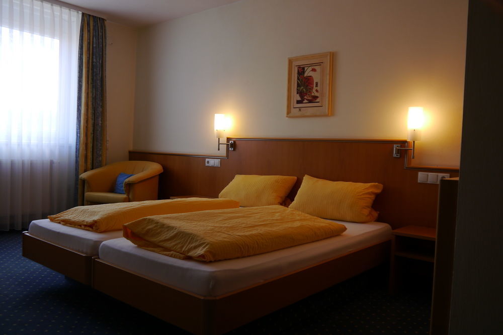 Hotel Linde Pfalz Silz  Bagian luar foto