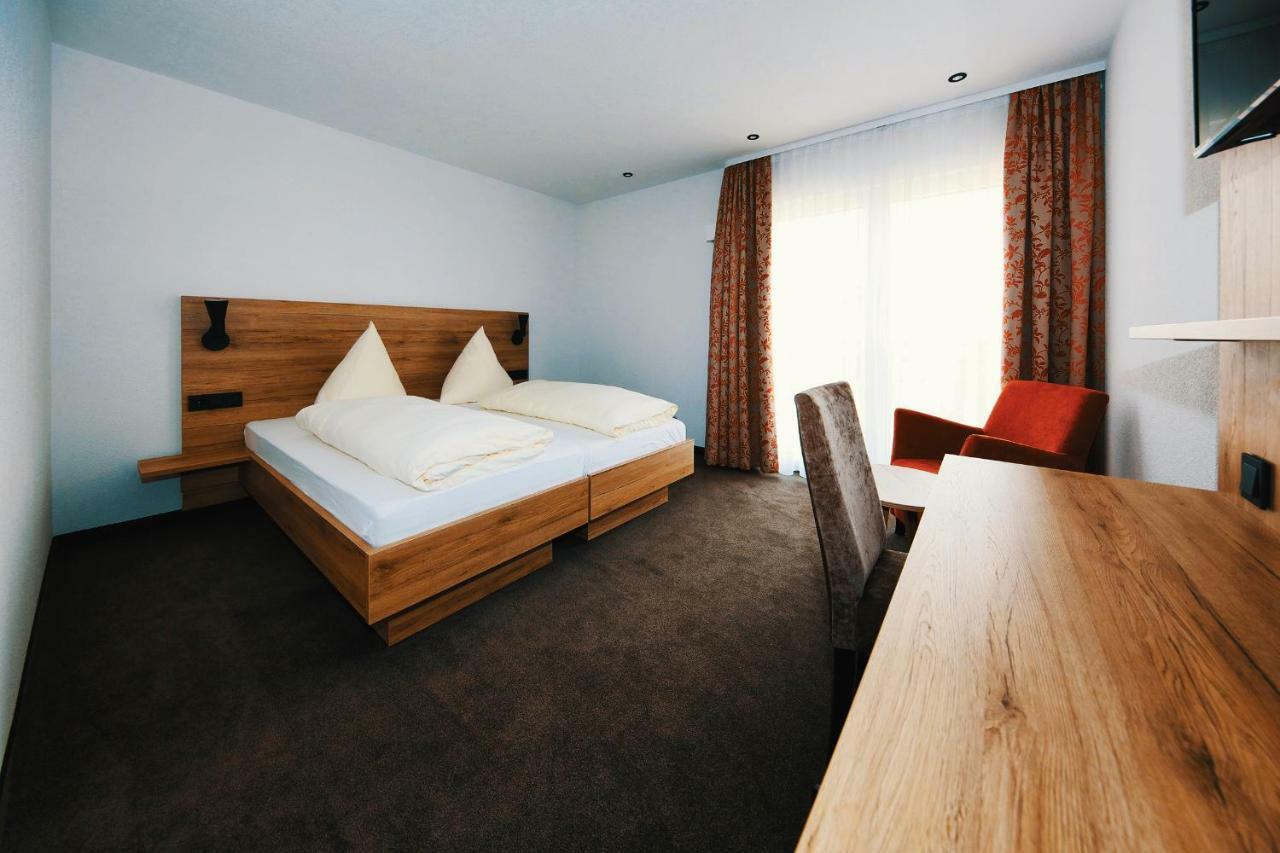 Hotel Linde Pfalz Silz  Bagian luar foto