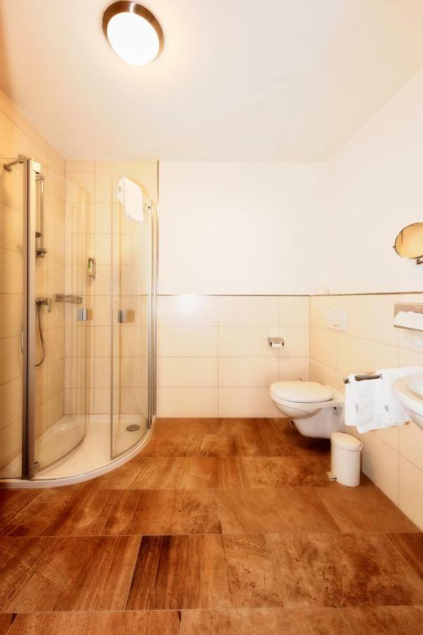 Hotel Linde Pfalz Silz  Bagian luar foto