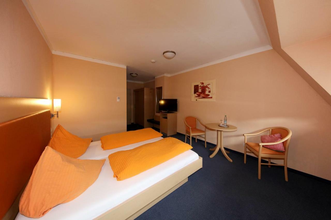 Hotel Linde Pfalz Silz  Bagian luar foto