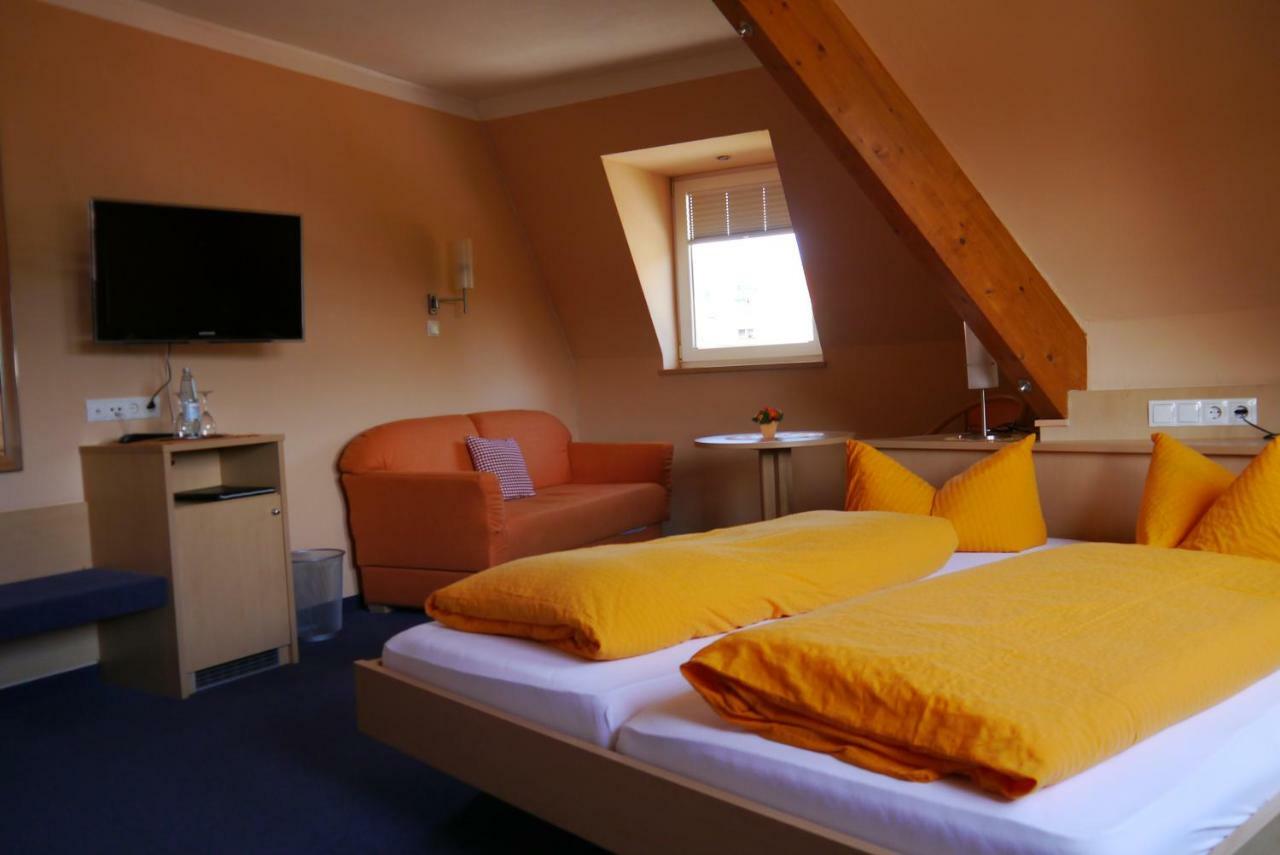 Hotel Linde Pfalz Silz  Bagian luar foto